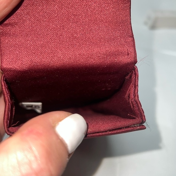 Silk & Beaded Snap Case - Picture 5 of 6